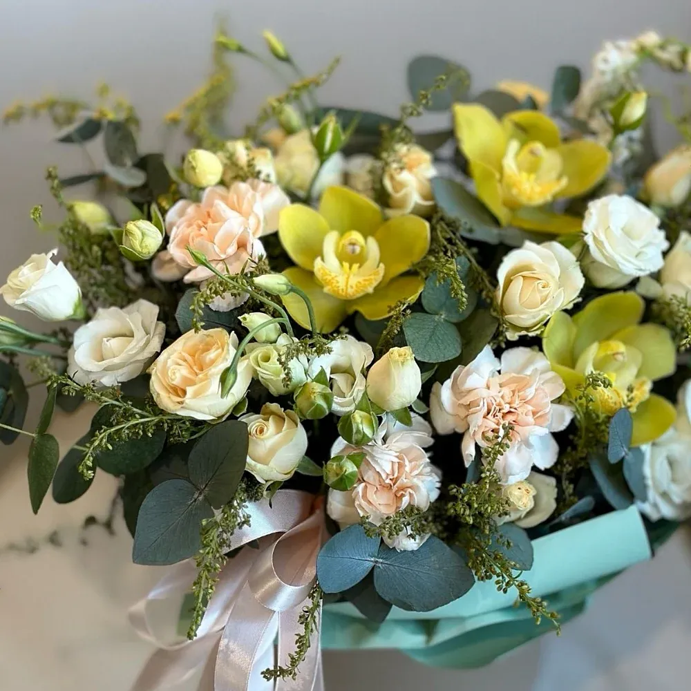 Гвоздики в шляпной коробке