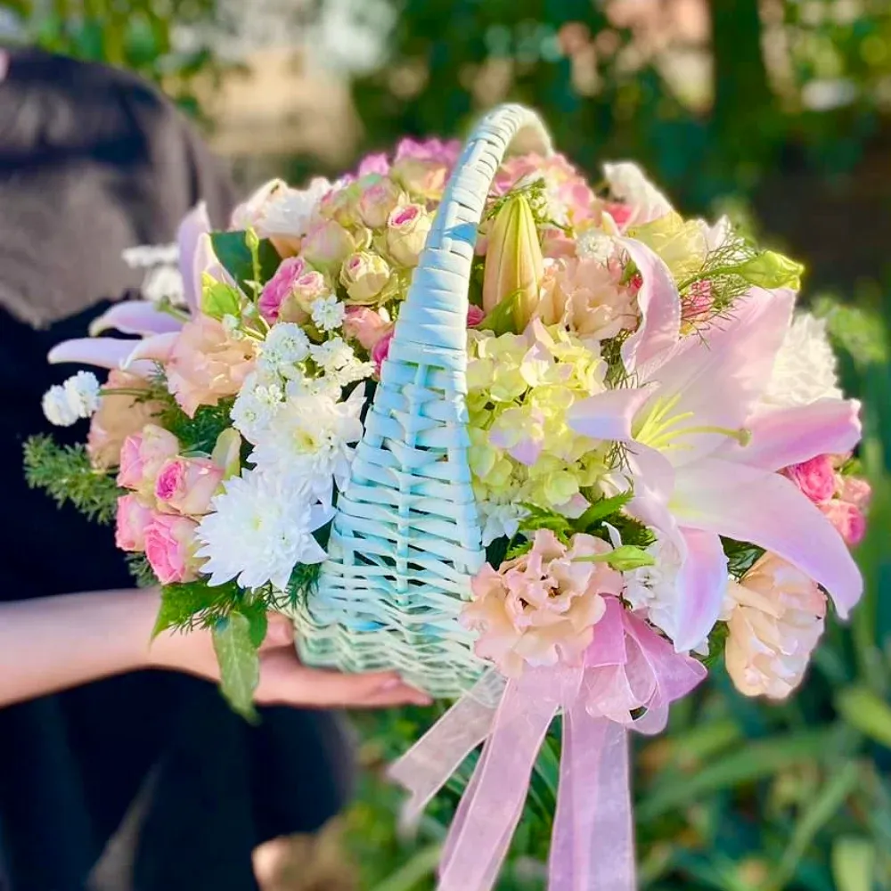 Корзины с лилиями