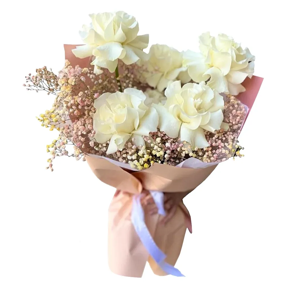 Букет из 7 белых вывернутых роз и гипсофилы