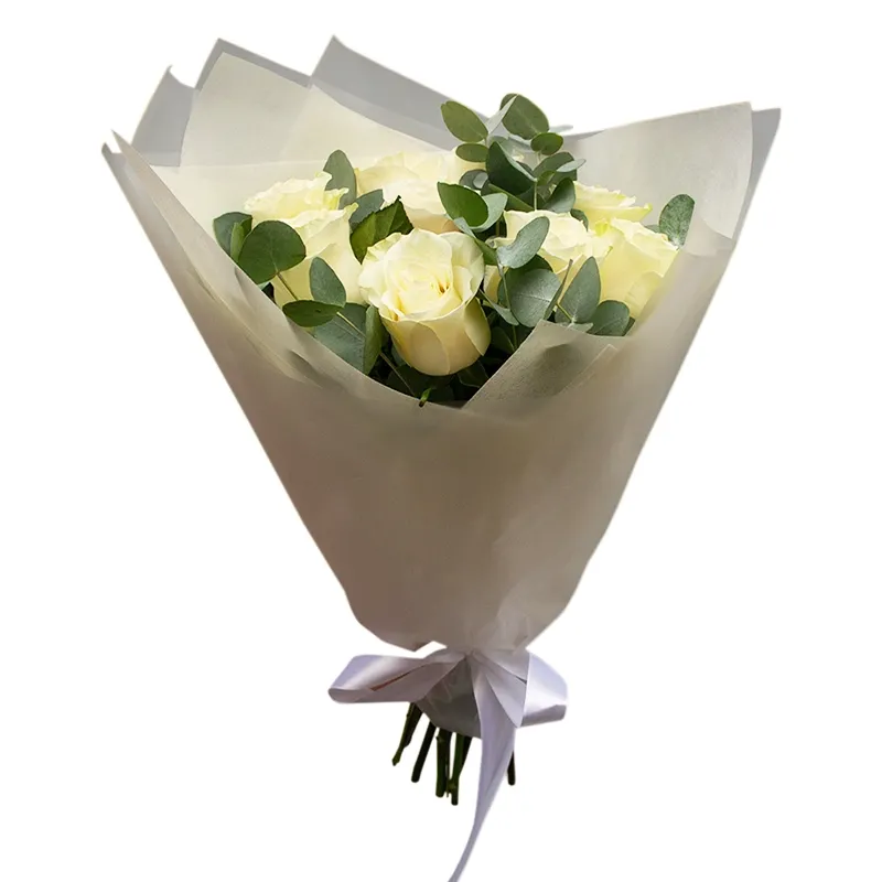 Букет из 7 белых роз и эвкалипта