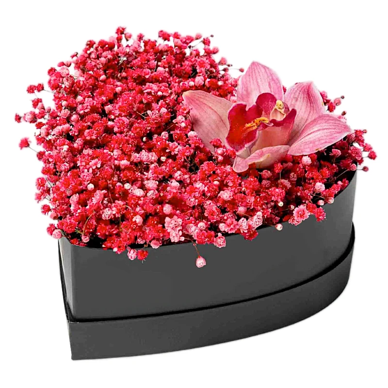 Цветы в коробке в форме сердца 